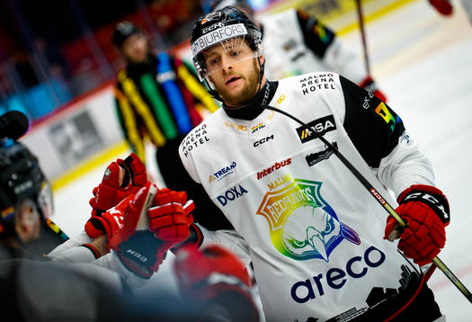 Malmö Redhawks Carl Persson  jublar vid 1-1