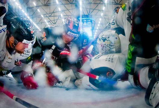 Örebros Linus Öberg och Malmö Redhawks målvakt Adam