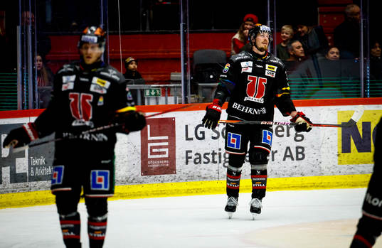 Örebros Emil Larsson deppar