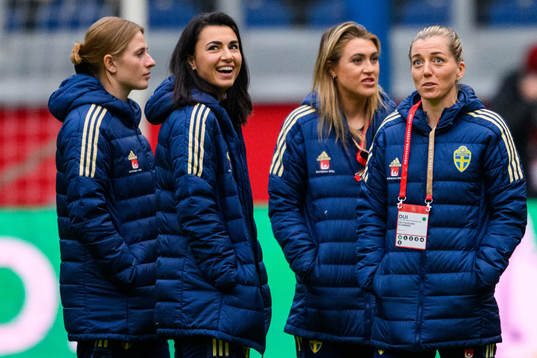 Goalkeeper Tove Enblom, goalkeeper Zecira Musovic, Freja