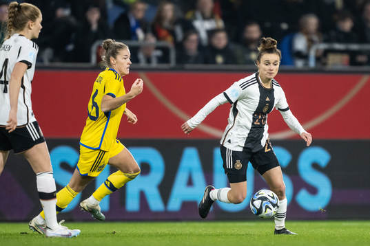 Filippa Angeldahl of Sweden and Lina Magull of Germany