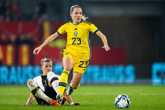 Alexandra Popp of Germany and Elin Rubensson of Sweden