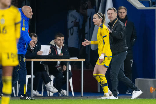Kosovare Asllani and Head coach Peter Gerhardsson of Sweden
