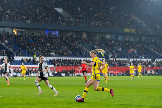 Stina Blackstenius of Sweden