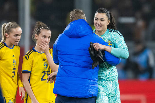 goalkeeper Zecira Musovic of Sweden and Goalkeeper coach
