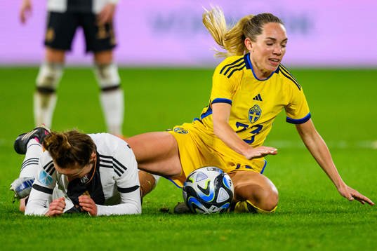 Alexandra Popp of Germany and Elin Rubensson of Sweden