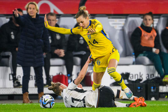 Nathalie Björn of Sweden and Alexandra Popp of Germany