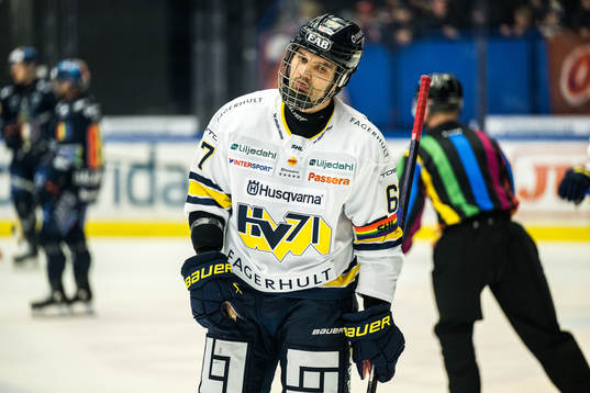HV71s Oliwer Kaski deppar
