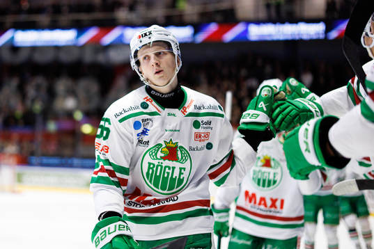Rögles Adam Engström jublar