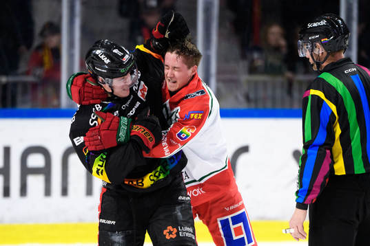 Bråk mellan Luleås Olli Nikupeteri och Frölundas Filip