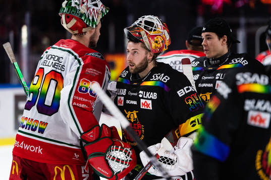 Frölundas målvakt Frederik Dichow och Luleås målvakt