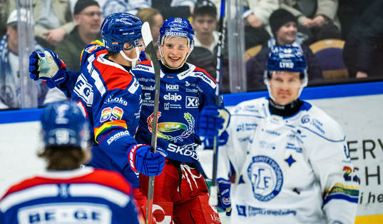 Oskarshamns Antti Suomela jublar med Patrik Karlkvist