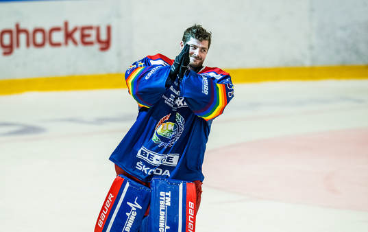 Oskarshamns målvakt Tim Juel jublar