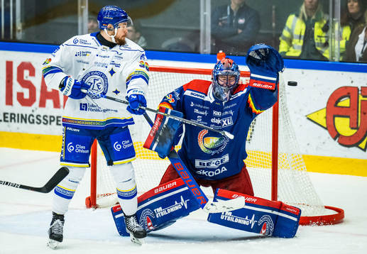 Leksands Lucas Elvenes mot Oskarshamns målvakt Tim Juel