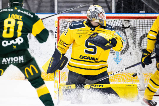 Södertäljes målvakt Nikita Talapila släpper in 3-0