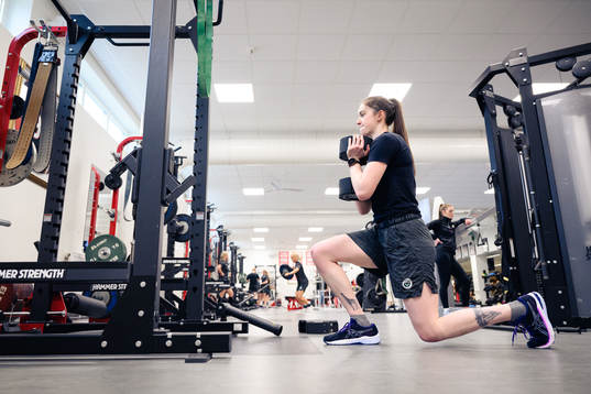 Frölundas målvakt Stephanie Neatby tränar i gymmet