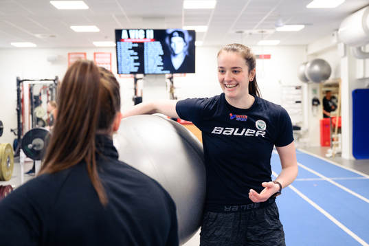 Frölundas målvakt Stephanie Neatby tränar i gymmet