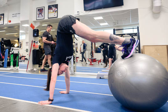Frölundas målvakt Stephanie Neatby tränar i gymmet