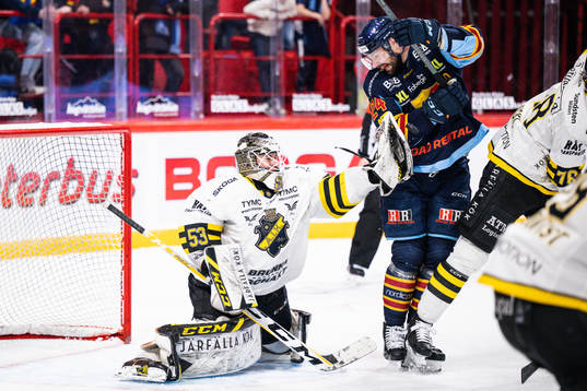 AIKs målvakt Claes Endre och Djurgårdens Ludvig Rensfeldt