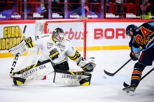 AIKs målvakt Claes Endre och Djurgårdens Ludvig Rensfeldt