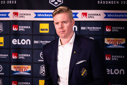 AIKs tränare Anton Blomqvist på presskonferensen
