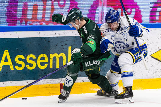 Färjestads Lucas Forsell och Leksands Mikael Ruohomaa