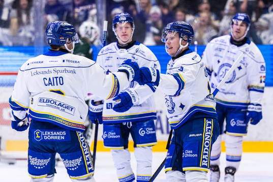 Leksands Kalle Östman jublar med Matt Caito