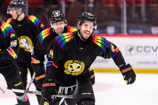 Brynäs Oula Palve jublar