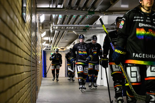 HV71s spelare går till rinken innan ishockeymatchen i SHL