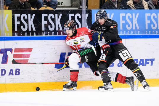 Örebros Emil Larsson och HV71s Herman Hansson