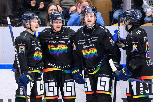 HV71s André Petersson jublar
