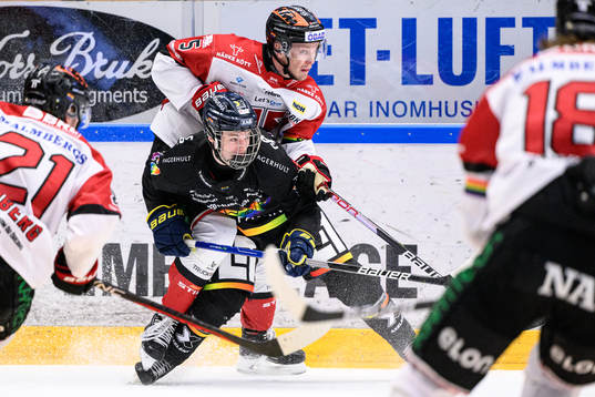 Örebros Gustav Backström och HV71s Oscar Fisker Molgaard