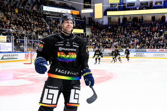HV71s Sam Vigneault jublar