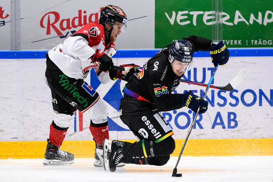 Örebros William Wikman och HV71s Fredrik Forsberg
