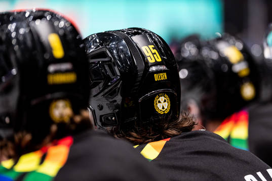 Brynäs hjälmar i pridefärger