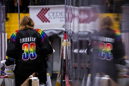 Brynäs målvakt Anders Lindbäck med matchtröja i