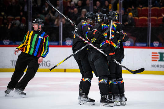 Brynäs Oula Palve jublar