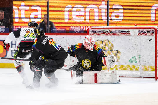 Malmö Redhawks Marcus Sylvegård gör 1-1 bakom Brynäs