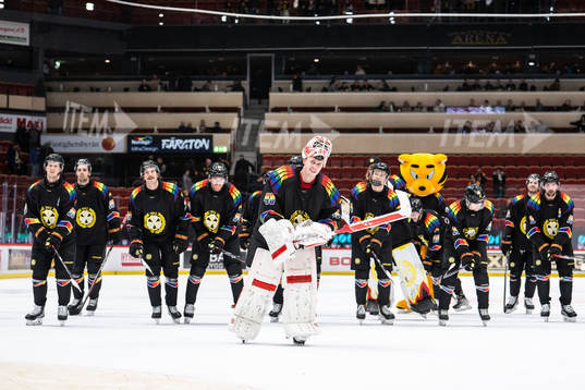 Brynäs målvakt Jussi Olkinuora jublar