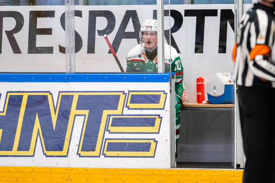 Rögles Simon Hjalmarsson i utvisningsbåset
