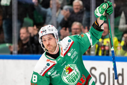 Rögles Linus Sandin jublar