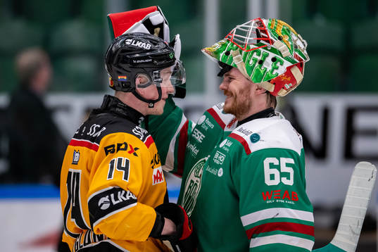 Luleås Jonas Berglund  och Rögles målvakt Christoffer