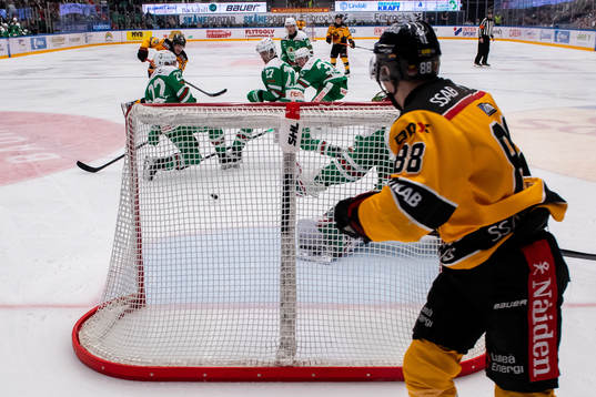Luleås Tomi Sallinen gör 1-1