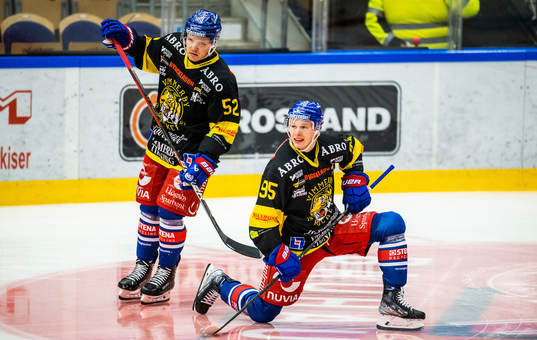 Oskarshamns Antti Suomela värmer upp i Vimmerbys tröja