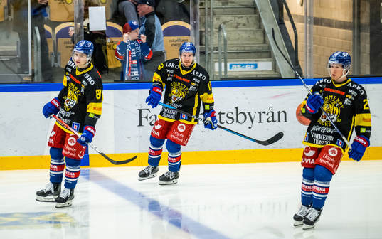 Oskarshamns Niclas Burström värmer upp i Vimmerbys tröja