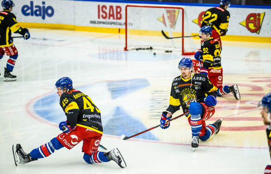 Oskarshamns William Worge Kreü värmer upp i Vimmerbys