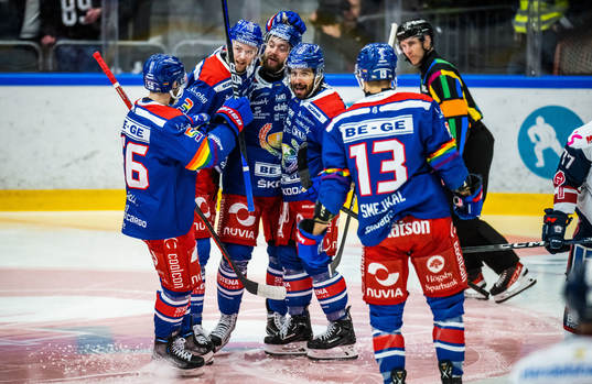 Oskarshamns Cameron Brace jublar med lagkamrater