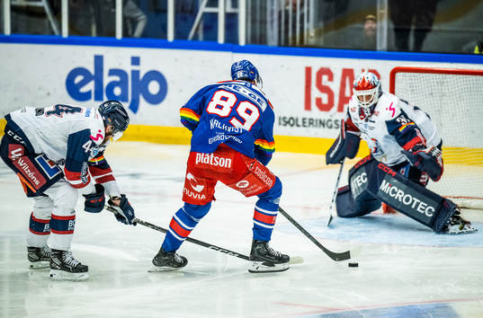 Linköpings Jonas Junland och målvakt Jesper Myrenberg mot
