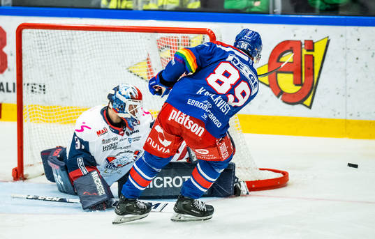 Linköpings målvakt Jesper Myrenberg mot Oskarshamns