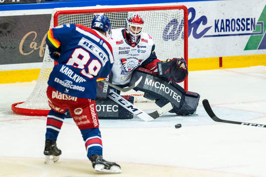 Oskarshamns Patrik Karlkvist och Linköpings målvakt